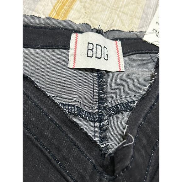 BDG Ruched V-Front Flare Jeans Womens 26 Black Distressed Stone Wash Side Zip - Picture 6 of 10